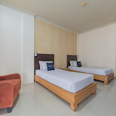 Urbanview Hotel Crown Tasikmalaya By Reddoorz Exterior foto