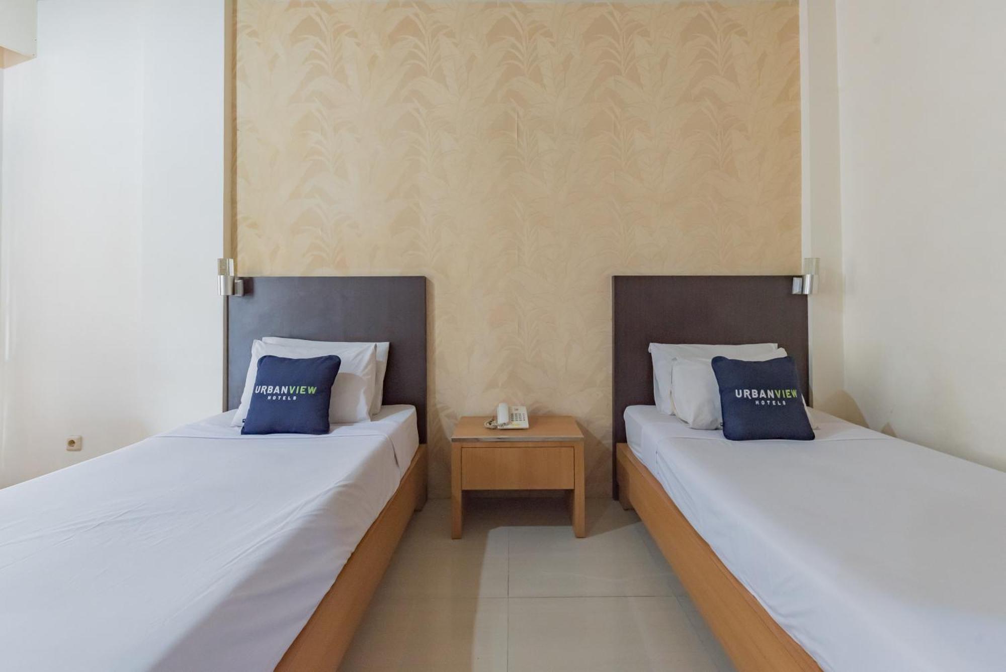 Urbanview Hotel Crown Tasikmalaya By Reddoorz Exterior foto